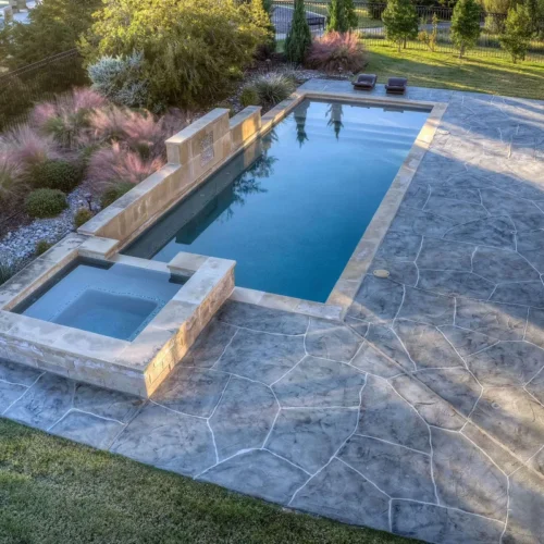 flagstone-stamped-concrete-pool-and-spa-deck.DGYFglDV_20s3rM
